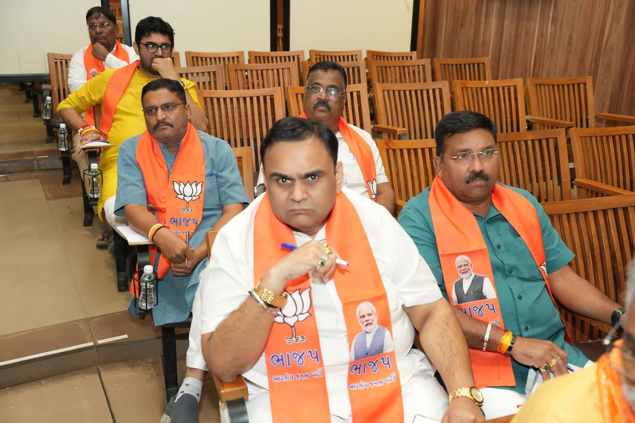 તા. ૩૦-૧૦-૨૦૨૫ ના રોજ જય જોહાર, જય આદિવાસી ધરતી આબા ભગવાન બિરસા મુંડાજીની ૧૫૦મી જયંતી નિમિત્તે યોજાનારી ભવ્ય જનજાતીય ગૌરવ રથયાત્રાના સફળ આયોજન માટે આજે પ્રદેશ કાર્યાલય શ્રી કમલમ્ ખાતે એસ.ટી.મોરચાની મહત્વપૂર્ણ બેઠક રાખવામાં આવી.